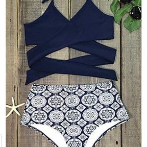 Cupshe Point Me at the Sky Cross Bikini Top